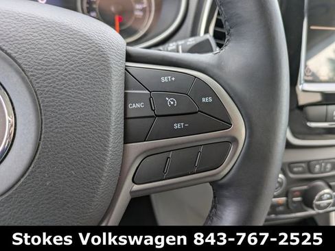 Used 2019 Jeep Cherokee Limited image 28