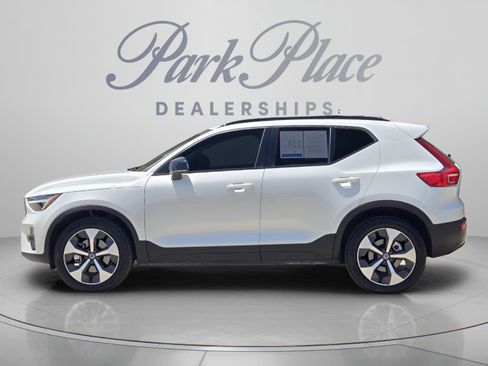 Used 2022 Volvo XC60 B5 Inscription w/ Advanced Package FWD image 2