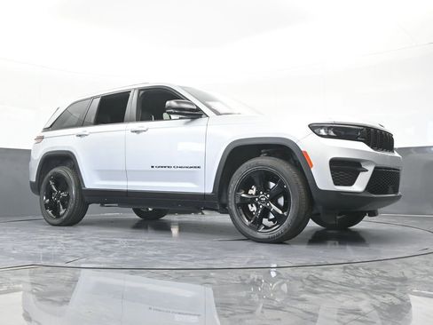 Used 2023 Jeep Grand Cherokee Altitude AWD/4WD image 65