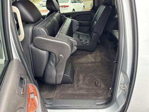 Used 2012 Chevrolet Suburban LT w/ Luxury Package image 12