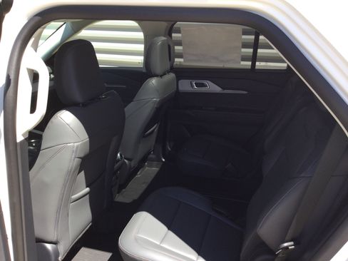 New 2026 Ford Explorer Active w/ Active Comfort Package AWD/4WD image 6