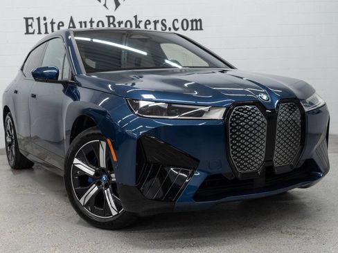 Used 2023 BMW iX xDrive50 w/ Sport Package AWD/4WD image 7