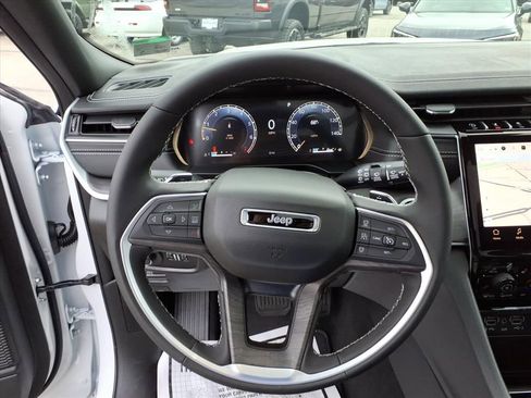 New 2025 Jeep Grand Cherokee Limited image 11