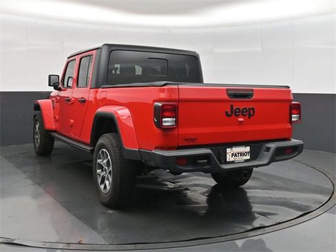 Used 2024 Jeep Gladiator Sport image 10