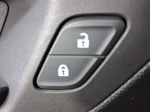 Used 2023 Chevrolet TrailBlazer RS w/ Sun and Liftgate Package image 9