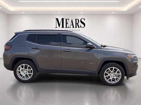 Used 2023 Jeep Compass Latitude w/ Sun and Sound Group AWD/4WD image 6