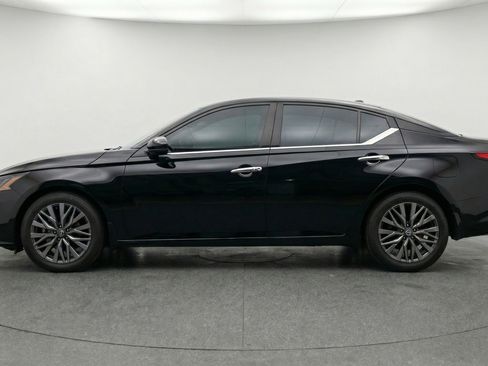 Used 2025 Nissan Altima 2.5 SV FWD image 5