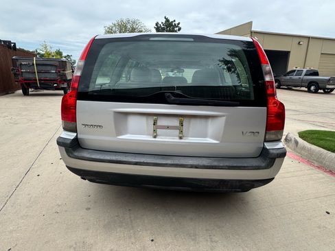 Used 2004 Volvo V70 2.4 FWD image 3