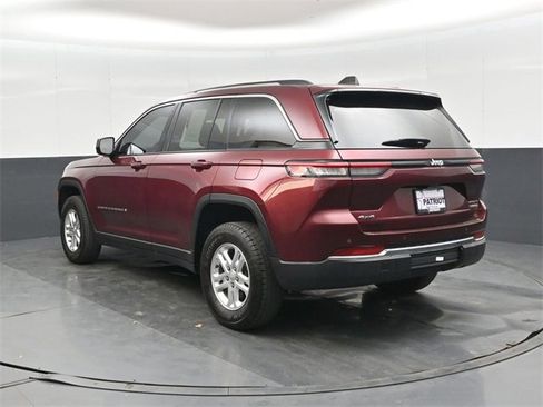 Used 2023 Jeep Grand Cherokee Laredo image 6