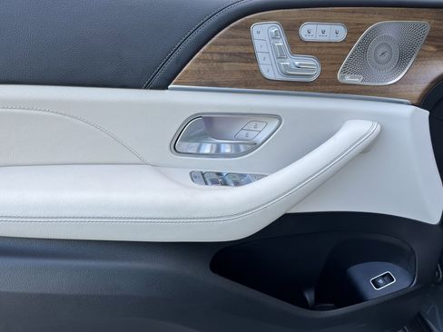 New 2026 Mercedes-Benz GLS 580 4MATIC image 13