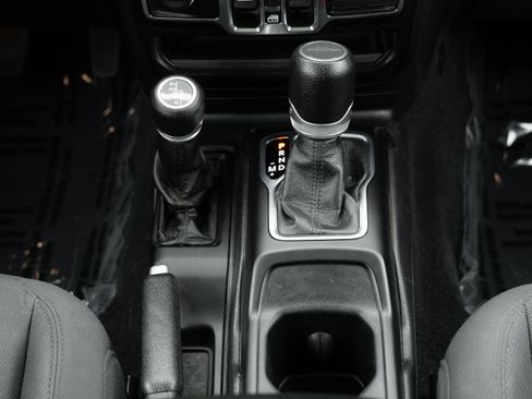 Used 2022 Jeep Gladiator Sport AWD/4WD image 13