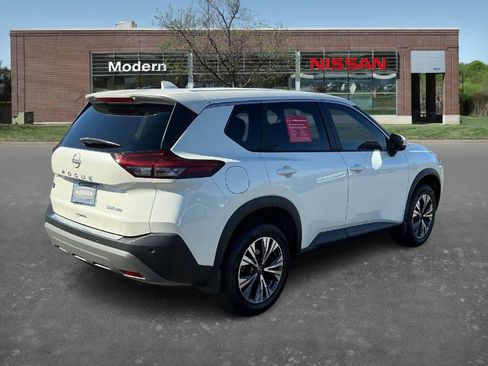 Used 2023 Nissan Rogue SV image 4