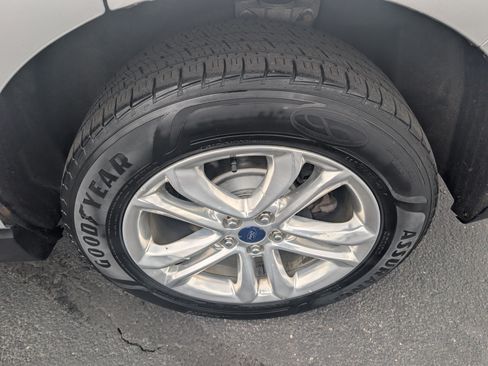 Used 2016 Ford Edge Titanium w/ Class II Trailer Tow Package AWD/4WD image 9