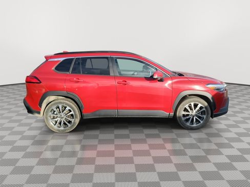 Used 2023 Toyota Corolla Cross XLE image 9