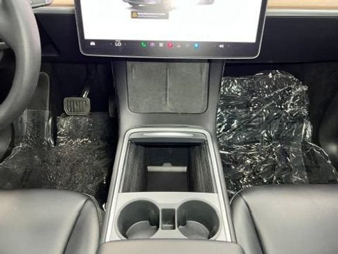 Used 2025 Tesla Model Y Long Range AWD/4WD image 16