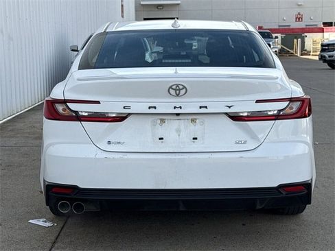 Used 2025 Toyota Camry SE image 5