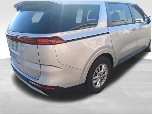 Used 2023 Kia Carnival LX FWD image 13