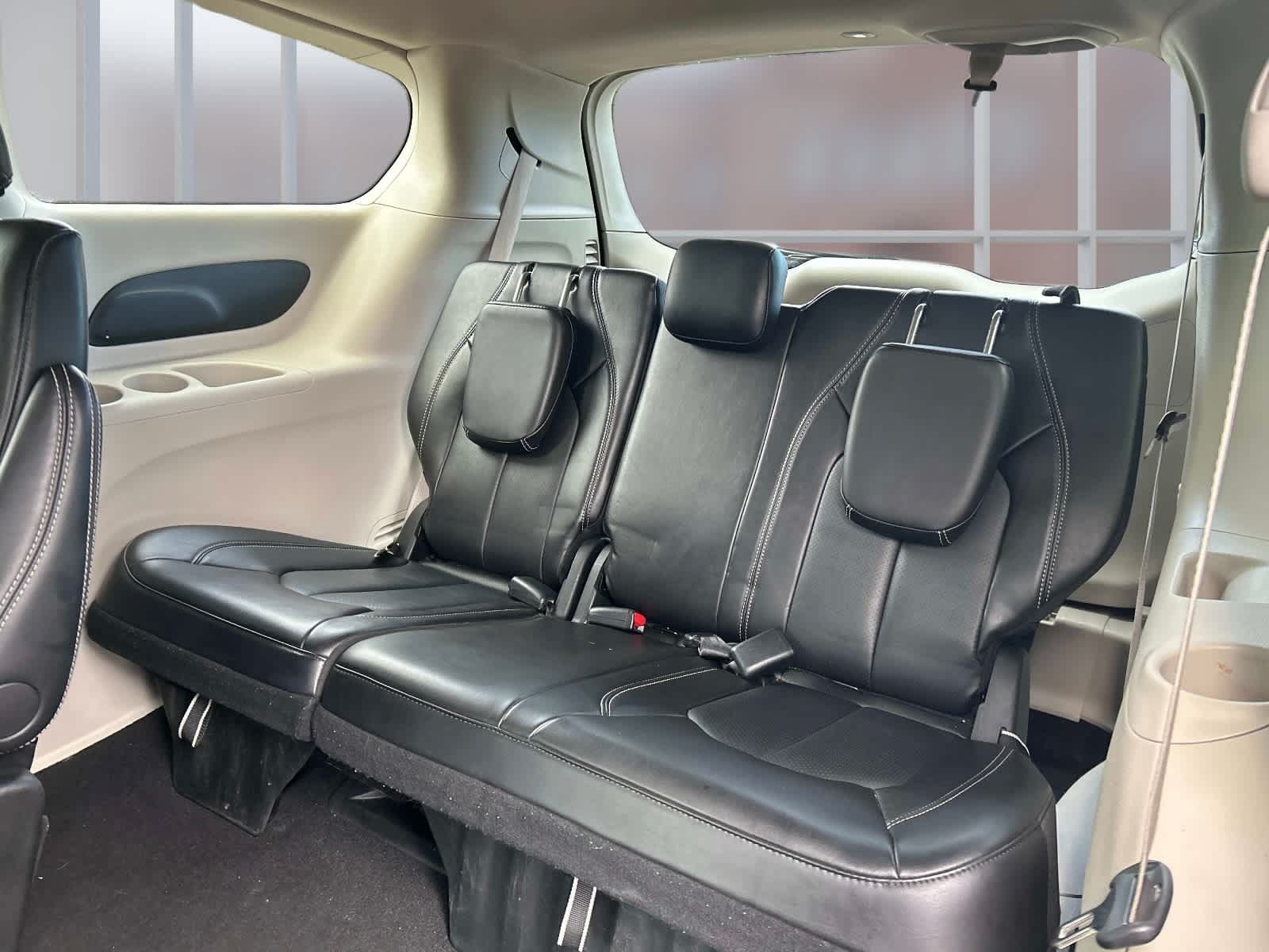 Used 2024 Chrysler Pacifica Touring-L FWD image 22