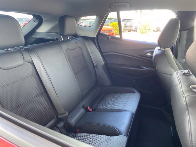 Used 2025 Chevrolet Trax LT FWD image 6