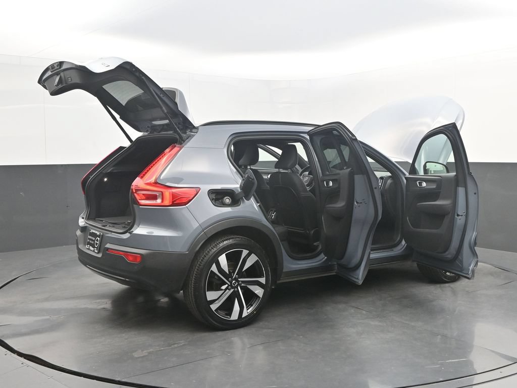Certified 2023 Volvo XC40 B5 Plus w/ Climate Package AWD/4WD image 39
