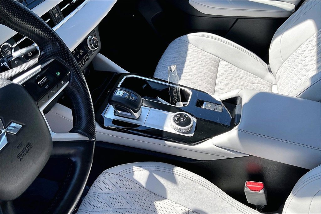 Used 2025 Mitsubishi Outlander SEL FWD image 18