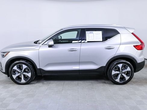 Certified 2025 Volvo XC40 B5 Plus image 2