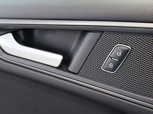 Used 2017 Ford Edge SE image 18