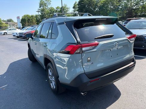 Used 2022 Toyota RAV4 XLE w/ Convenience Package AWD/4WD image 7