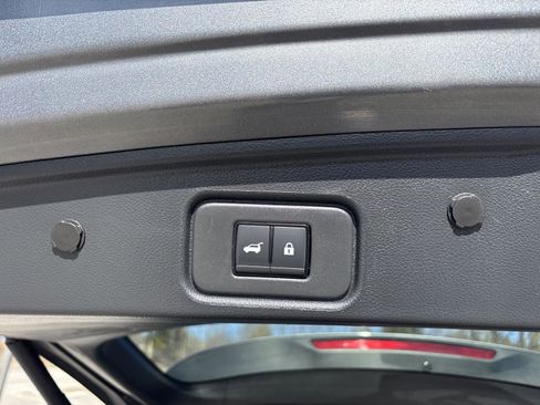 Used 2025 Nissan Pathfinder SV image 23