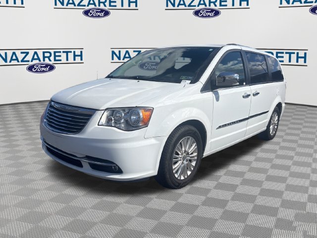 Used 2016 Chrysler Town & Country Limited FWD image 3