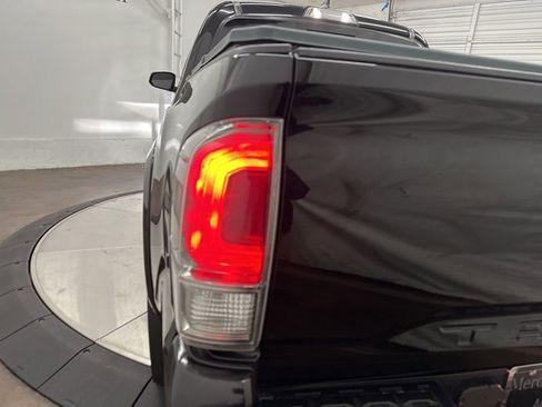 Used 2017 Toyota Tacoma Limited image 28