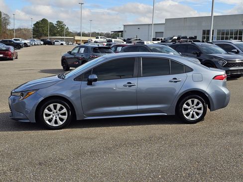 Used 2025 Toyota Corolla LE image 13