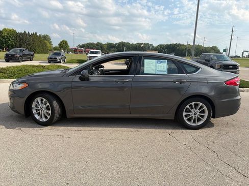 Used 2020 Ford Fusion SE FWD image 4