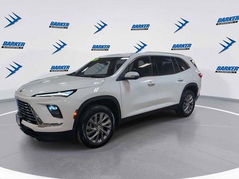 Used 2025 Buick Enclave Preferred image 4