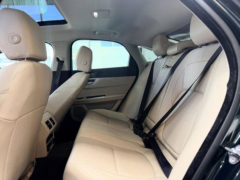 Used 2016 Jaguar XF Premium RWD image 19