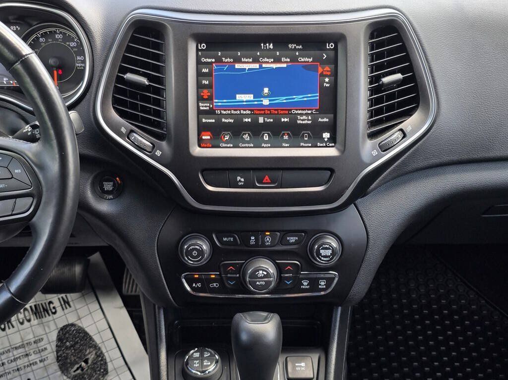 Used 2019 Jeep Cherokee Trailhawk w/ Comfort/Convenience Group AWD/4WD image 15