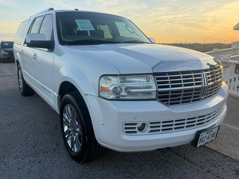 Used 2010 Lincoln Navigator L 2WD image 3
