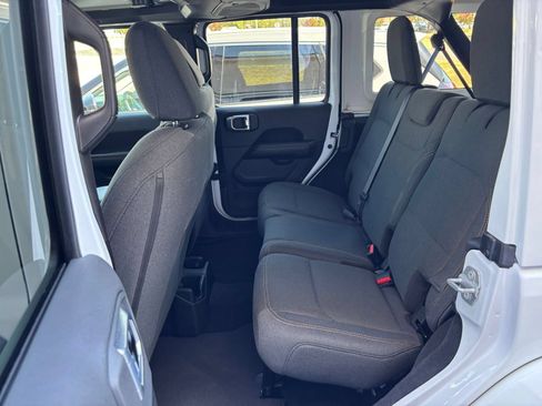 Used 2025 Jeep Wrangler Unlimited Sahara AWD/4WD image 25
