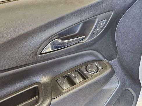 Used 2022 Chevrolet Equinox LT w/ Driver Convenience Package FWD image 11