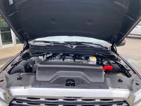 Used 2024 RAM 2500 Limited image 29