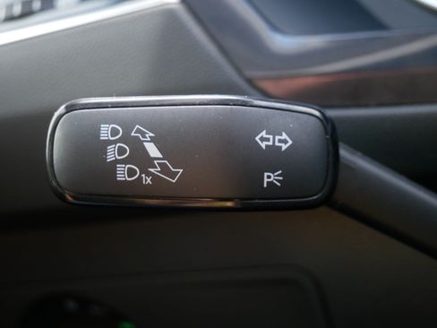 Used 2021 Volkswagen Tiguan SE AWD/4WD image 31
