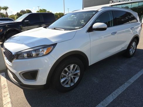 Used 2017 Kia Sorento LX w/ LX Convenience Package image 1