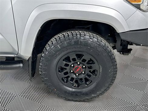 Used 2020 Toyota Tacoma TRD Sport image 18