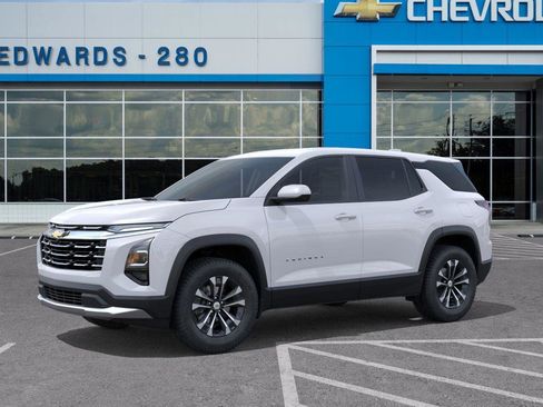 New 2026 Chevrolet Equinox LT image 2