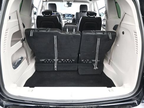 Used 2024 Chrysler Pacifica Touring-L FWD image 10