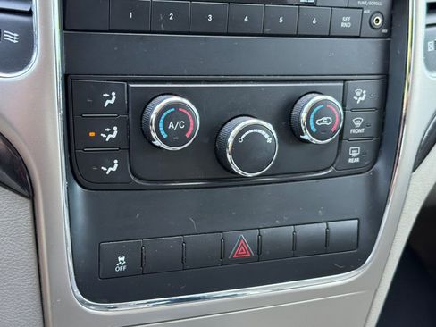Used 2011 Jeep Grand Cherokee Laredo AWD/4WD image 19