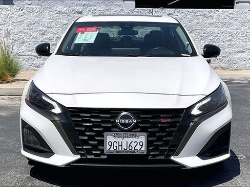 Used 2023 Nissan Altima 2.0 SR FWD image 2
