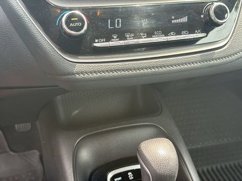 Used 2022 Toyota Corolla SE FWD image 19