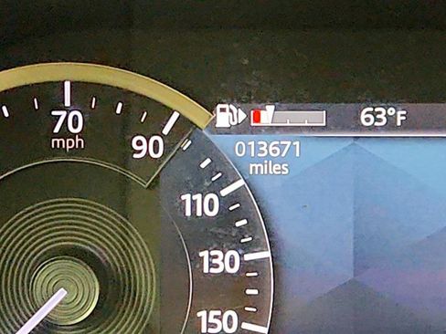 Used 2022 Jaguar XF R-Dynamic SE image 16