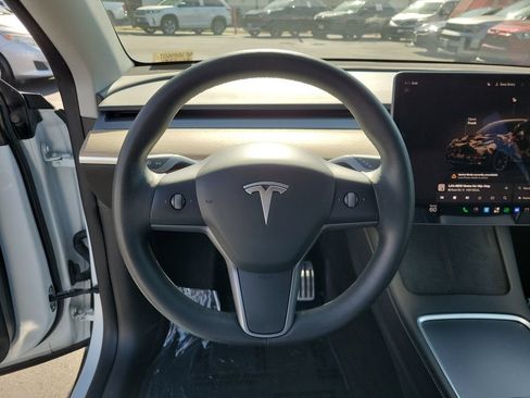 Used 2022 Tesla Model Y Long Range AWD/4WD image 23